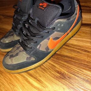 Nike Men's Black and Orange Camouflage Sneakers